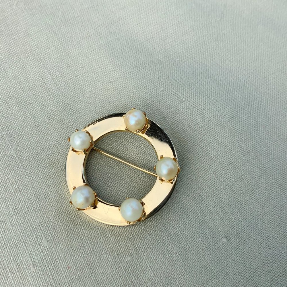 Modernist Goldtone Open Circle Cultured Pearles Pin Brooch - Picture 4 of 16